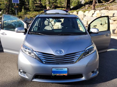Used 2015 Toyota Sienna Limited Premium image 18