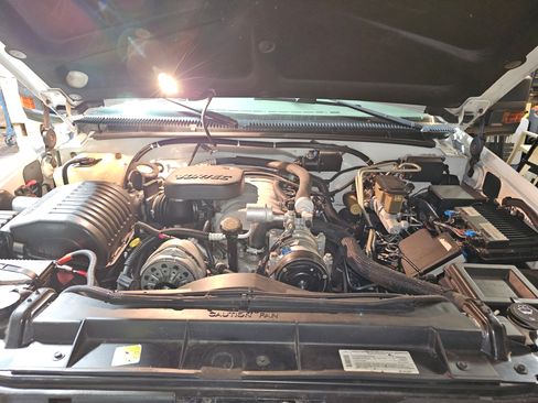 Used 1999 Chevrolet Suburban 2500 w/ Preferred Equipment Group 2 image 21