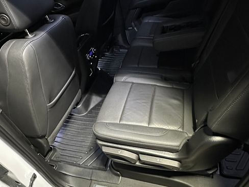 Used 2023 Chevrolet Suburban LT image 21