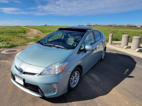 Used 2012 Toyota Prius Three image 9