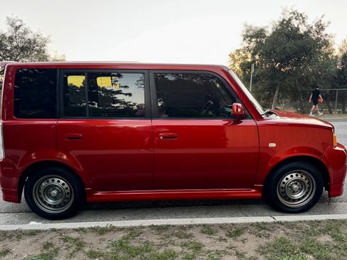Used 2004 Scion xB image 8