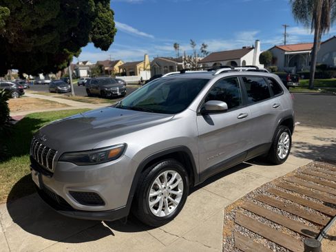 Used 2020 Jeep Cherokee Latitude FWD image 1
