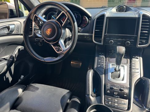 Used 2016 Porsche Cayenne Turbo S image 6