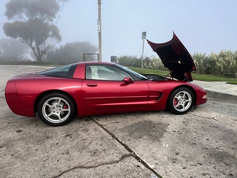 Used 2004 Chevrolet Corvette Coupe w/ Preferred Equipment Group RWD image 18
