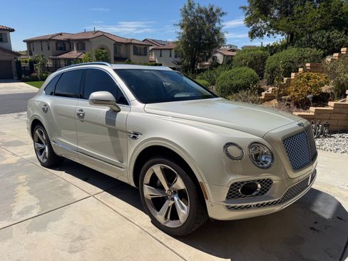 Used 2019 Bentley Bentayga image 5