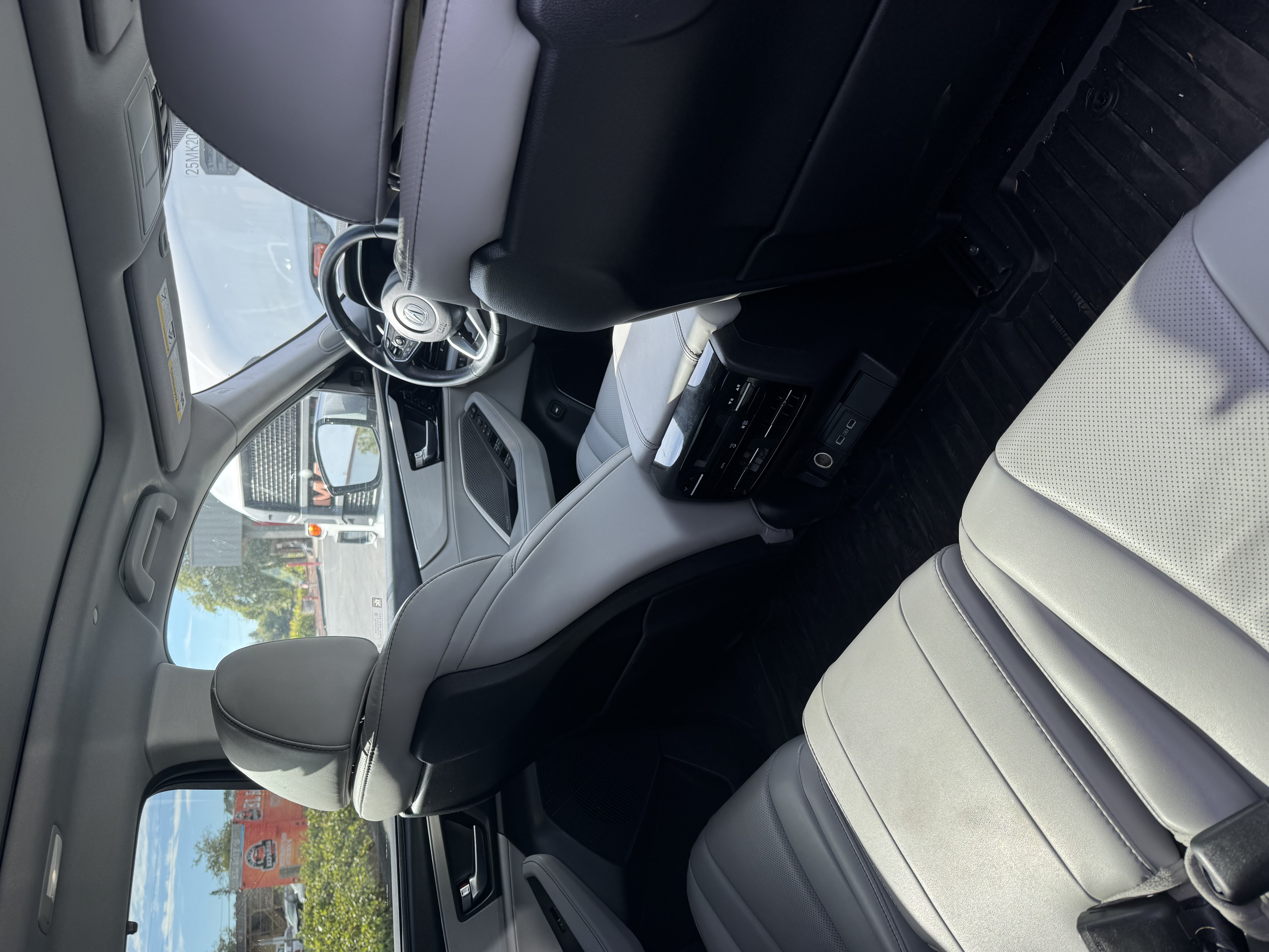 Used 2023 Acura MDX w/ Technology Package FWD image 1