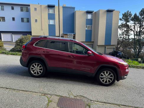 Used 2016 Jeep Cherokee Limited image 9