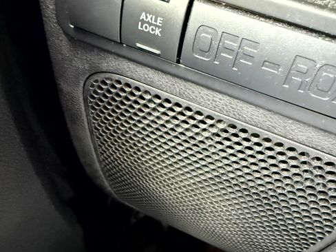 Used 2013 Jeep Wrangler Unlimited Sahara image 16