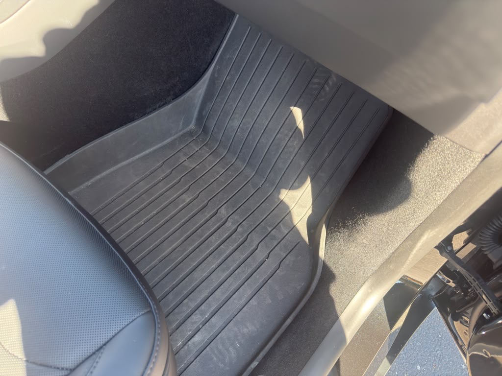 Used 2026 Tesla Model Y Long Range RWD image 9