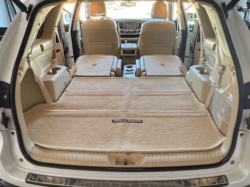 Used 2014 Toyota Highlander Limited image 12