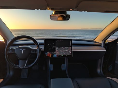 Used 2018 Tesla Model 3 Long Range image 8