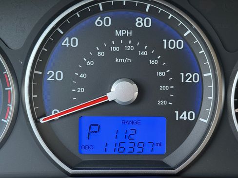 Used 2010 Hyundai Santa Fe GLS FWD image 5