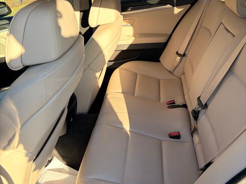 Used 2011 BMW 550i xDrive Sedan image 5