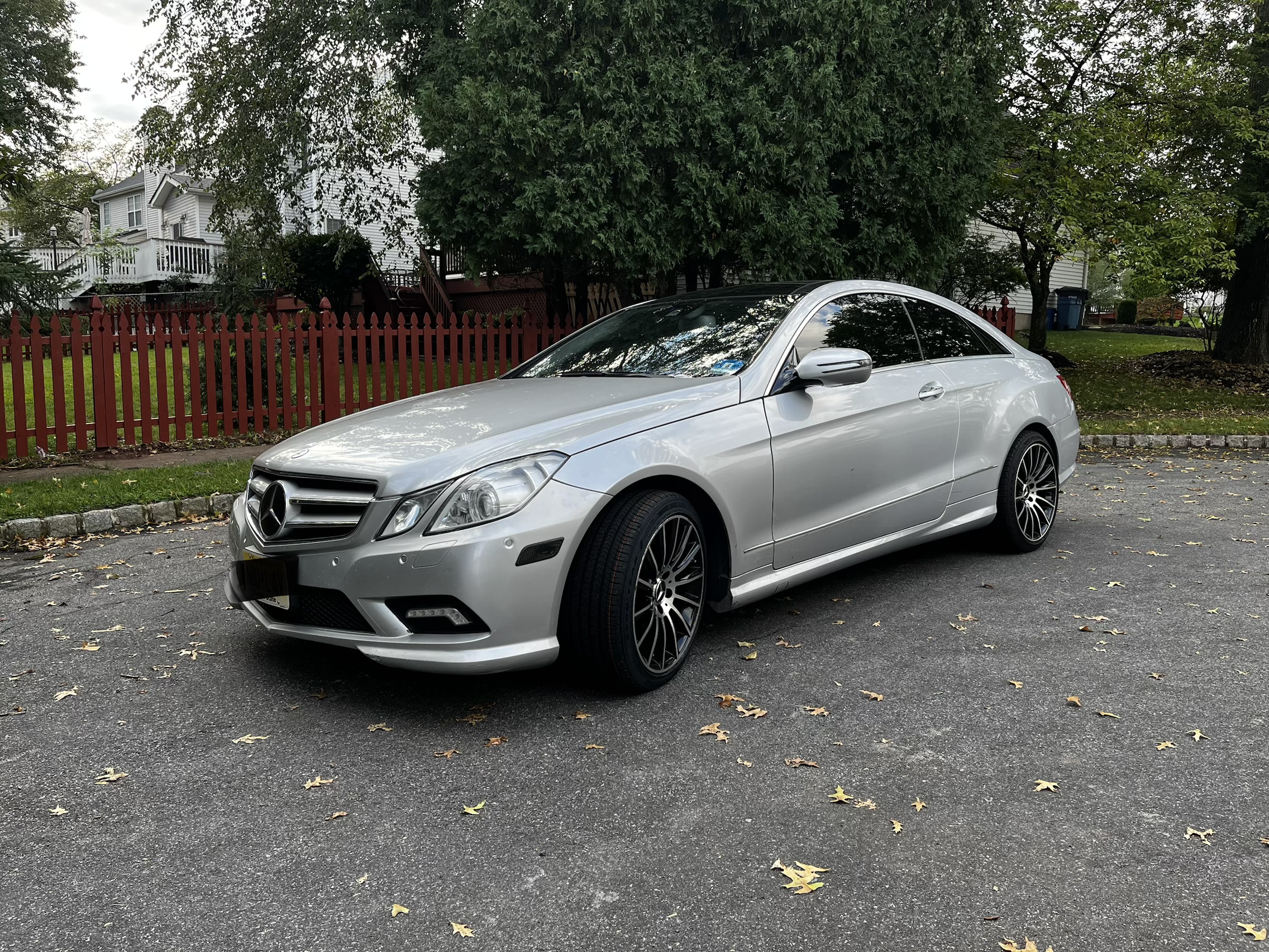 Used 2010 Mercedes-Benz E 550 Coupe image 2