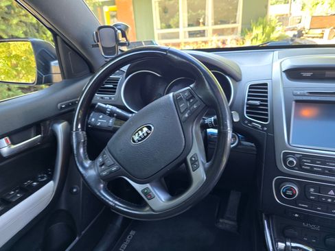 Used 2014 Kia Sorento SX FWD image 12