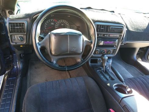 Used 2002 Chevrolet Camaro LT w/ Sport Appearance Pkg RWD image 10