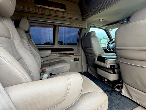 Used 2011 GMC Savana 2500 Extended RWD image 14