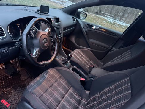 Used 2010 Volkswagen GTI 4-Door image 16