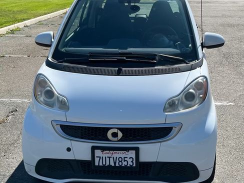 Used 2014 smart fortwo passion w/ Crystal Grey Leather Package image 2