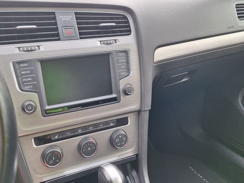 Used 2017 Volkswagen Golf Wolfsburg Edition image 16