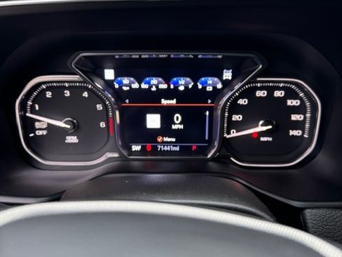 Used 2021 GMC Yukon Denali w/ Denali Premium Package image 12