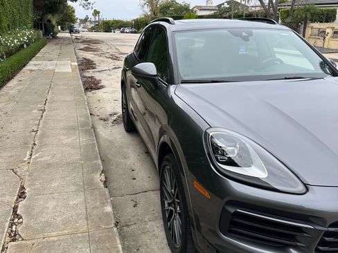 Used 2021 Porsche Cayenne image 6