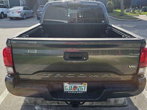 Used 2019 Toyota Tacoma TRD Sport image 6