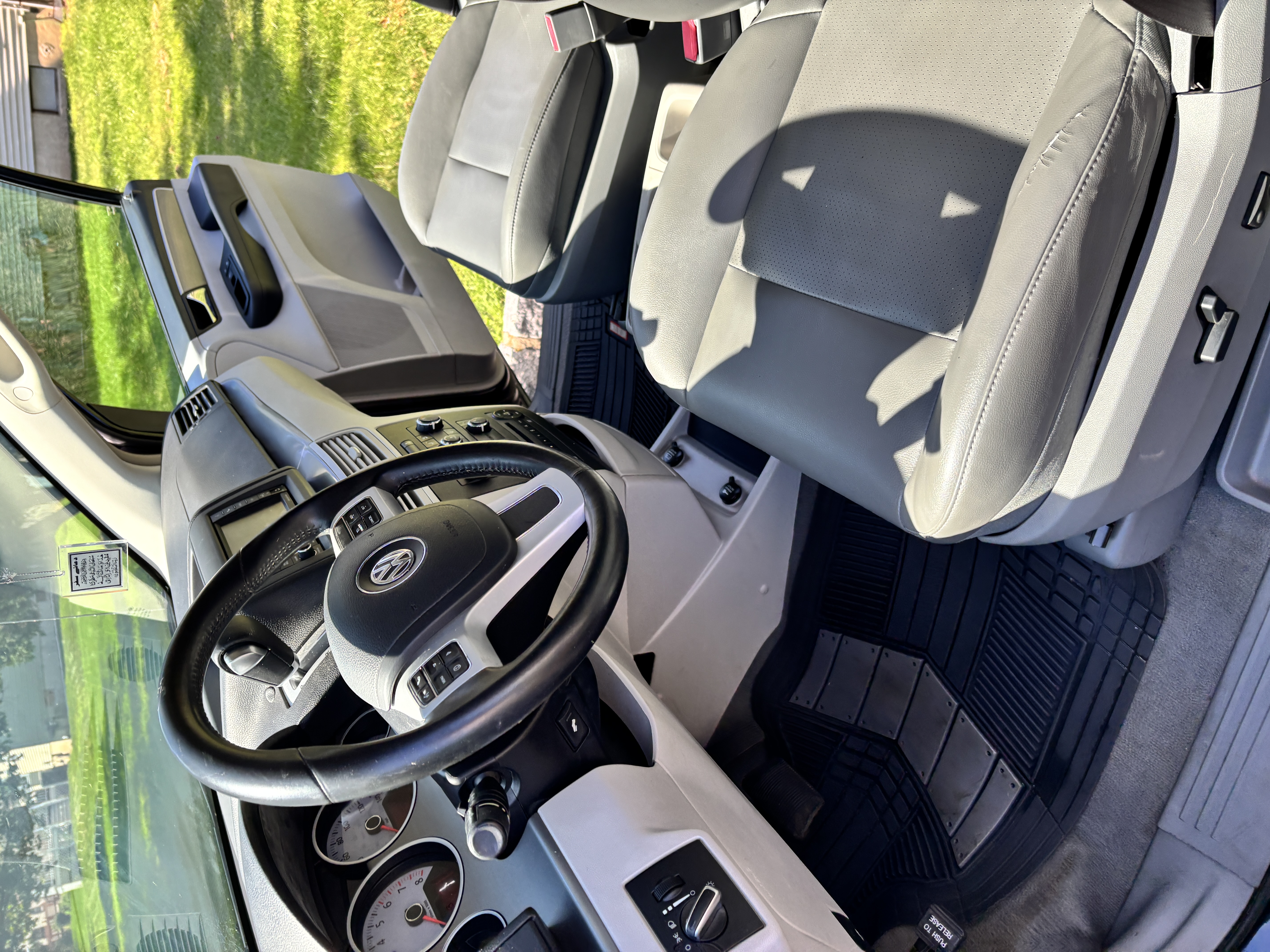 Used 2012 Volkswagen Routan SE FWD image 14