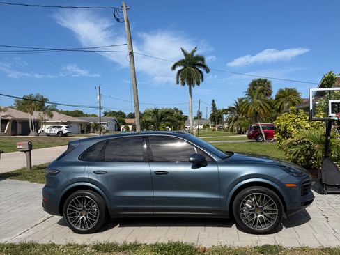 Used 2019 Porsche Cayenne AWD/4WD image 2