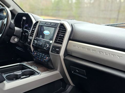 Used 2019 Ford F250 Lariat image 6