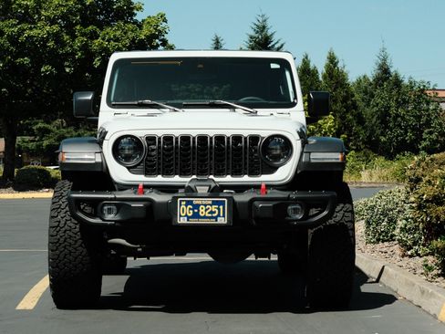 Used 2024 Jeep Wrangler Unlimited Rubicon w/ XTREMEE 35" Tire Package AWD/4WD image 4