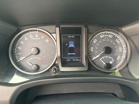 Used 2016 Toyota Tacoma TRD Sport RWD image 12