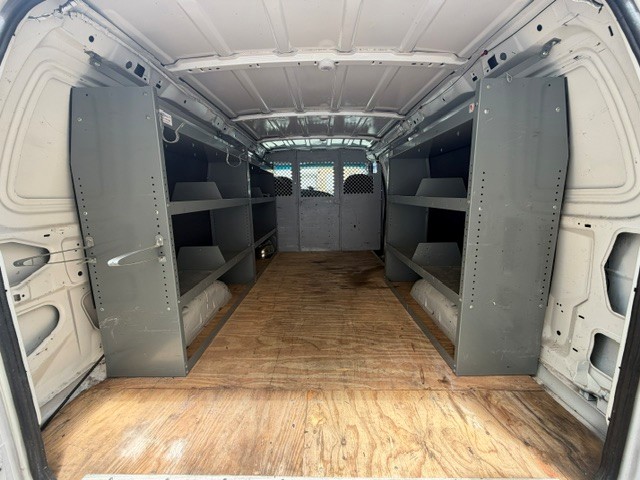 Used 2000 Ford E-250 and Econoline 250 RWD image 8