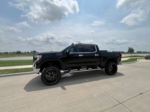 Used 2021 GMC Sierra 1500 SLT AWD/4WD image 2
