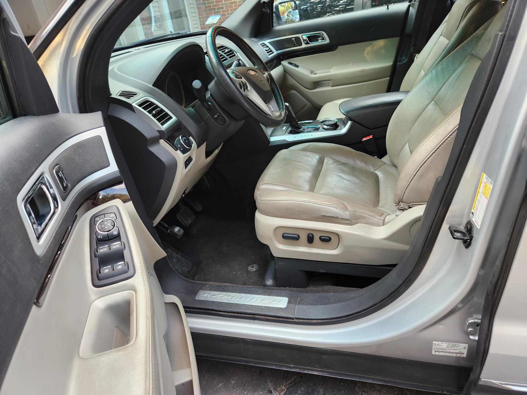 Used 2014 Ford Explorer Limited w/ Equipment Group 301A AWD/4WD image 15