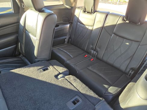 Used 2013 INFINITI JX35 35 Sport Utility 4D w/ Premium Pkg image 9