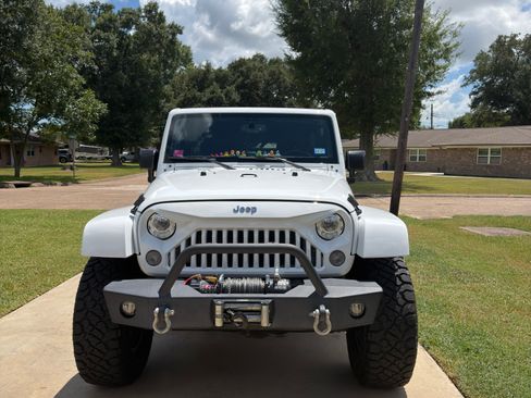 Used 2017 Jeep Wrangler Unlimited Sahara w/ Connectivity Group AWD/4WD image 1