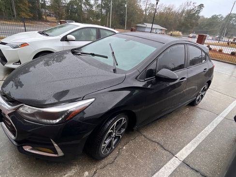 Used 2019 Chevrolet Cruze LT w/ Convenience Package FWD image 2