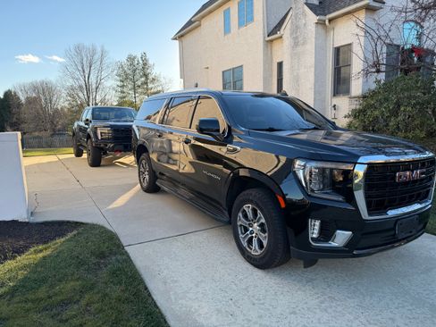 Used 2021 GMC Yukon XL SLE image 2