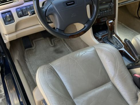 Used 2004 Volvo C70 LT image 13