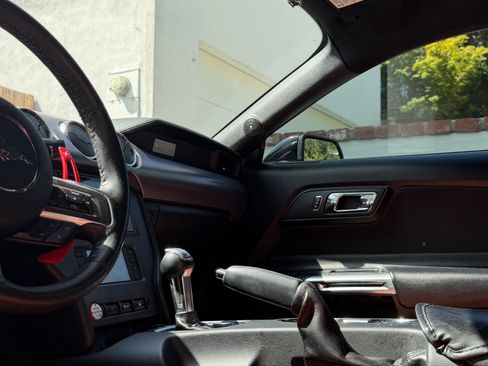 Used 2015 Ford Mustang Coupe RWD image 16