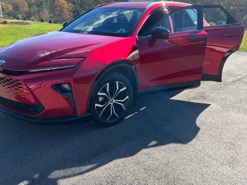 Used 2025 Toyota Crown Signia image 1