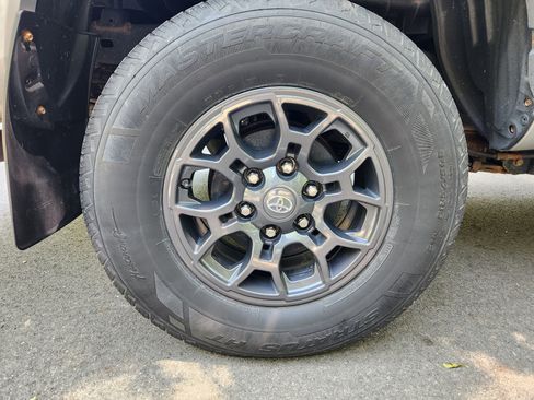 Used 2017 Toyota Tacoma SR5 image 17