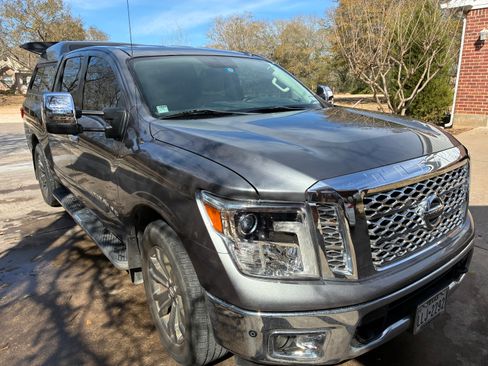 Used 2018 Nissan Titan SL w/ Chrome Package image 1
