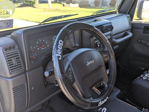 Used 2004 Jeep Wrangler 4WD image 10