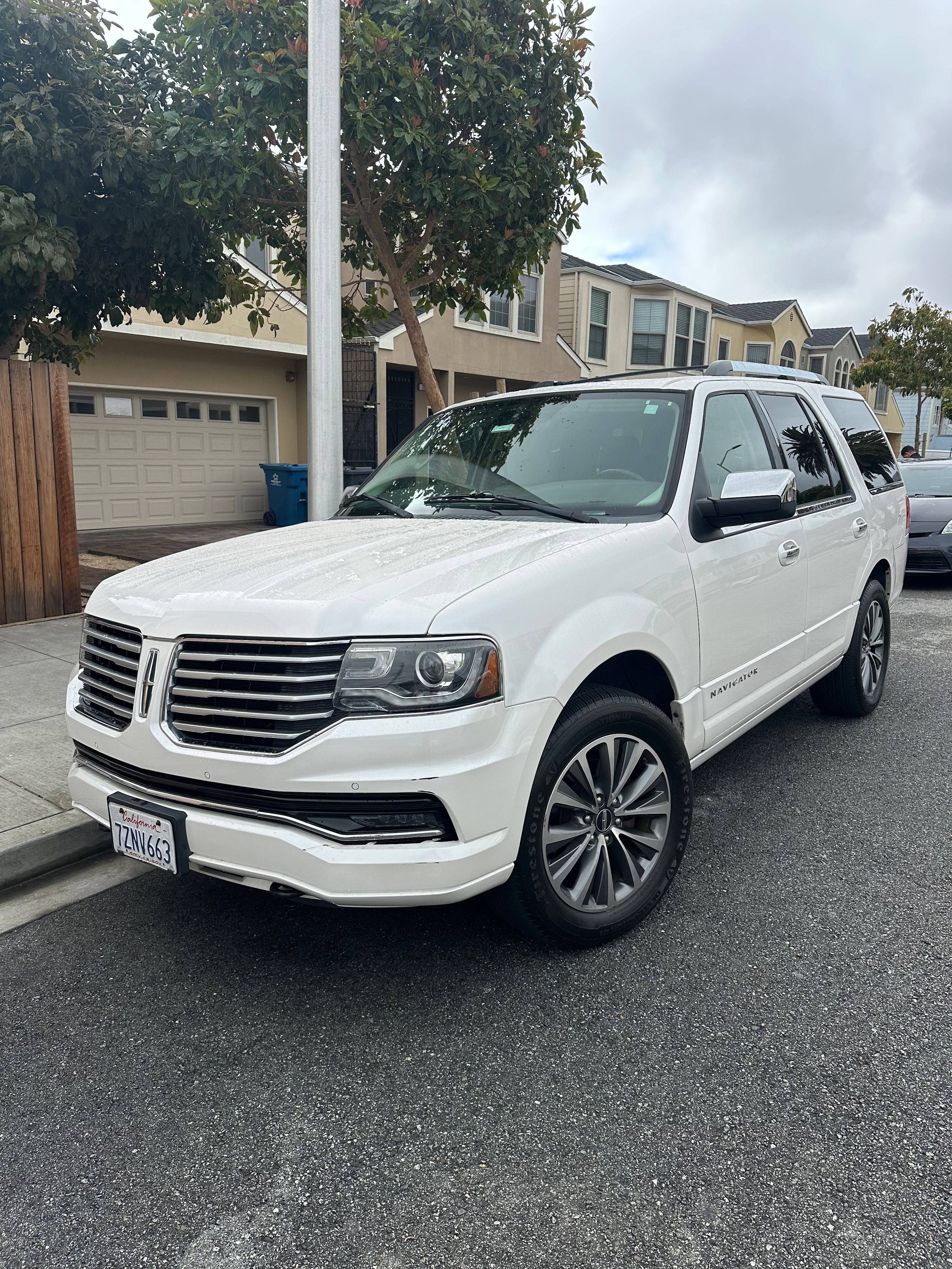 Used 2017 Lincoln Navigator Select AWD/4WD image 6