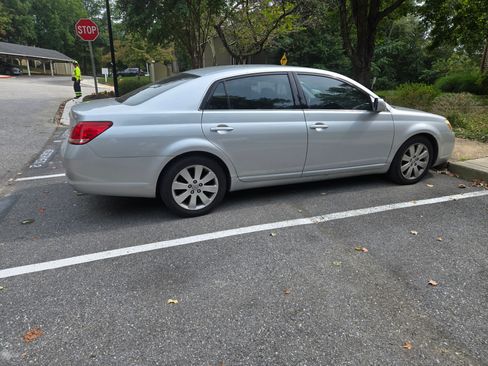 Used 2007 Toyota Avalon XLS image 11