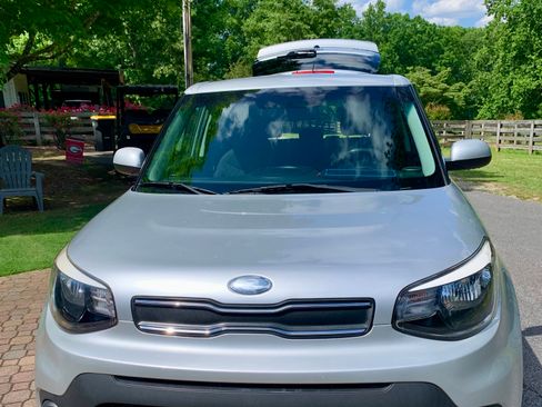 Used 2019 Kia Soul FWD image 4