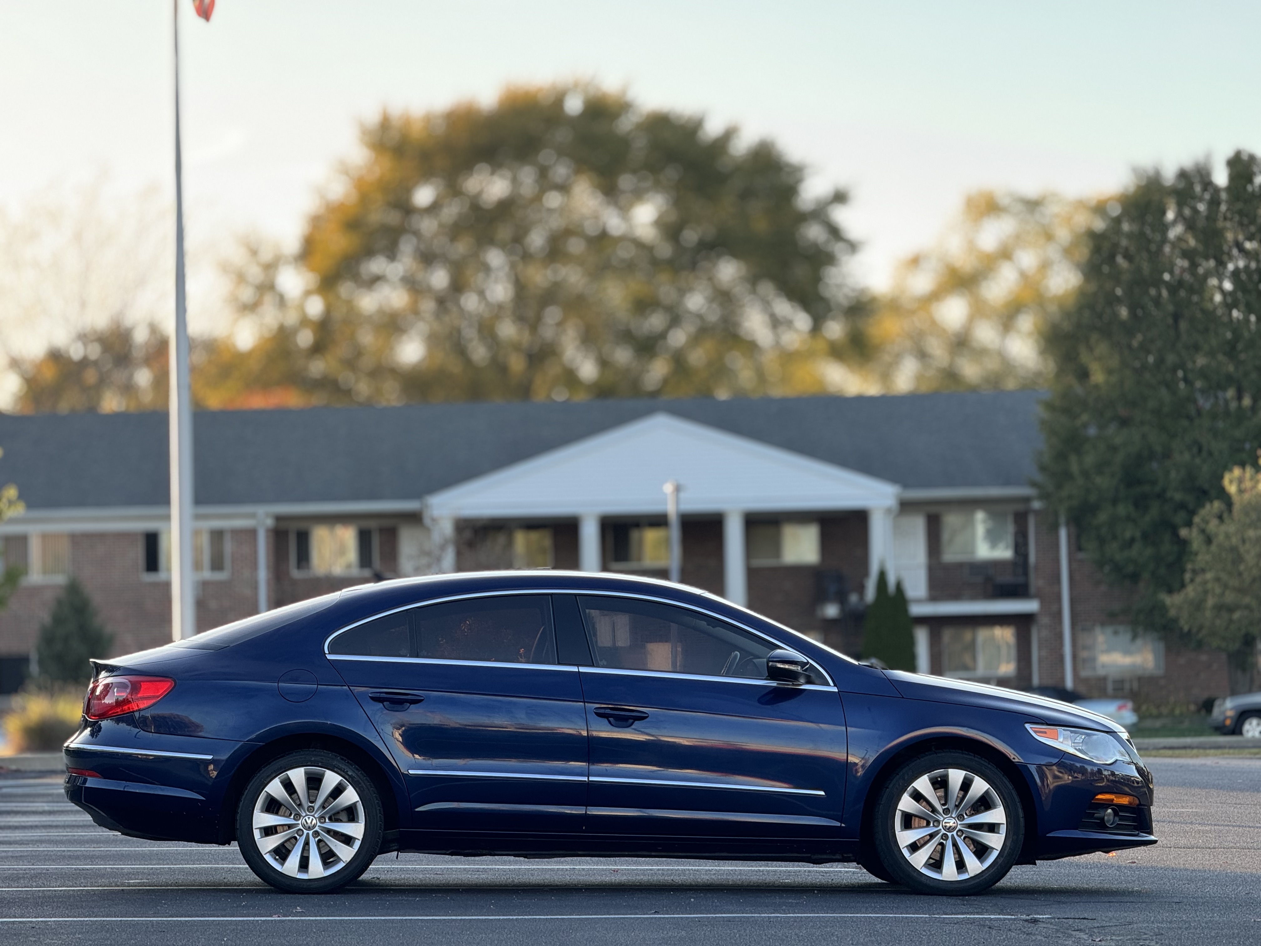 Used 2010 Volkswagen CC Sport FWD image 5