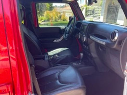 Used 2016 Jeep Wrangler Unlimited Sahara w/ Connectivity Group AWD/4WD image 8